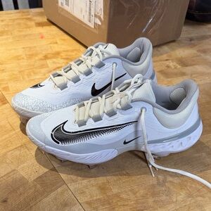 Nike Kids White and Gray baseball cleats
